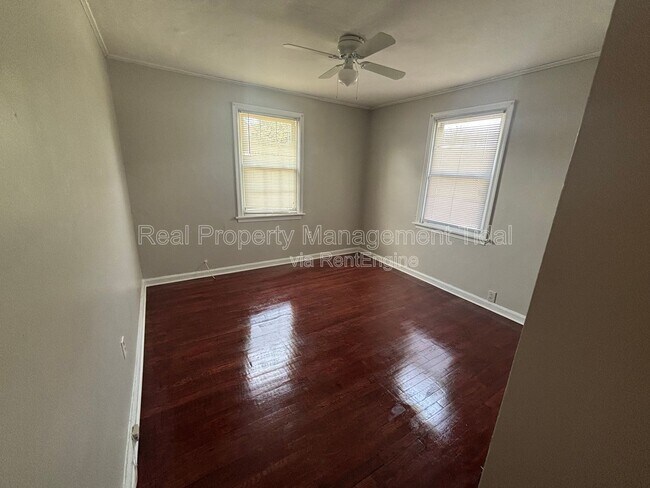 Building Photo - 1624 Rolfe Pl