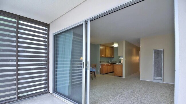 Building Photo - Charming 1-Bed San Francisco Retreat with Fireplace & Granite Finishes!