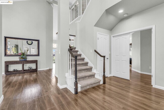 Building Photo - 2435 Pinehurst Ct