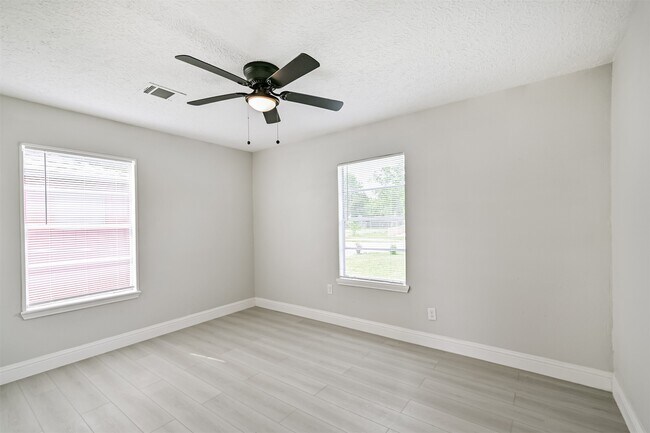 Building Photo - 5007 Northridge Dr