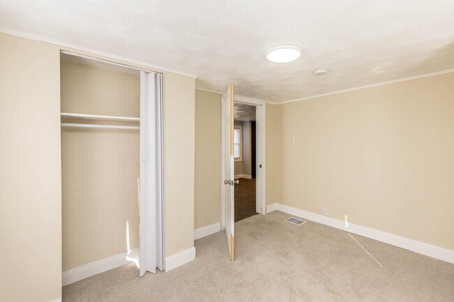 Building Photo - 482 E Jenkins Ave