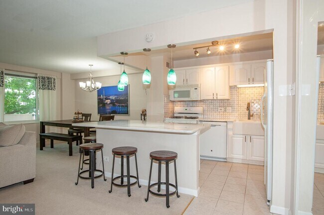 Building Photo - 4501 Arlington Blvd