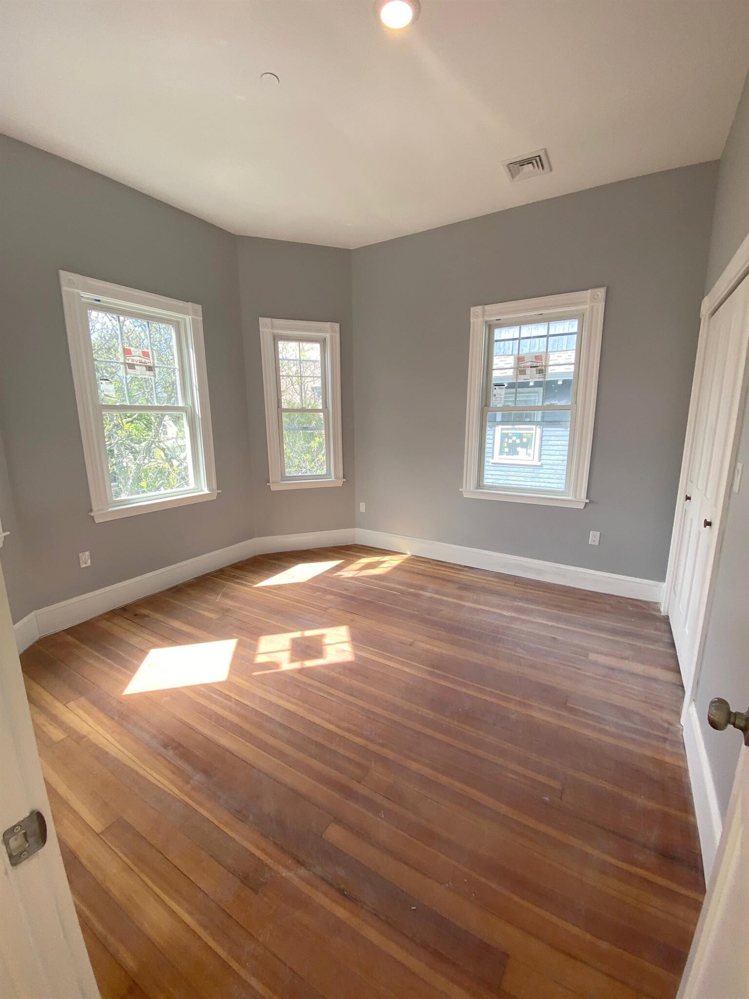 Building Photo - 32 Putnam Ave