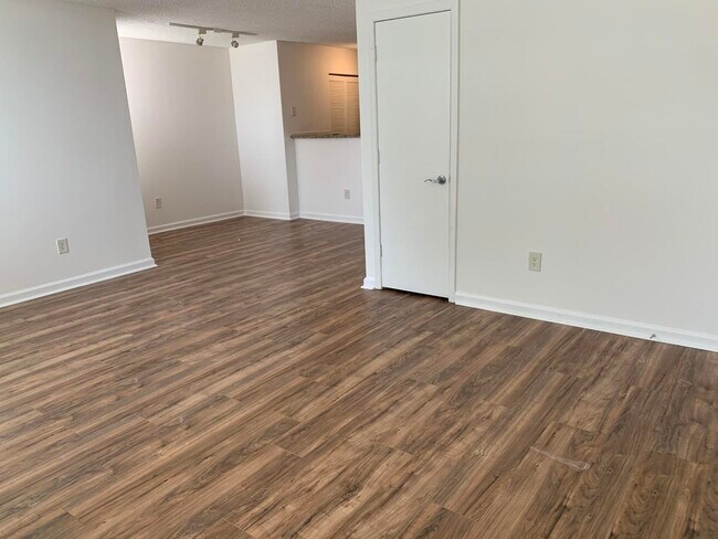 Building Photo - 1335 Crystal Way