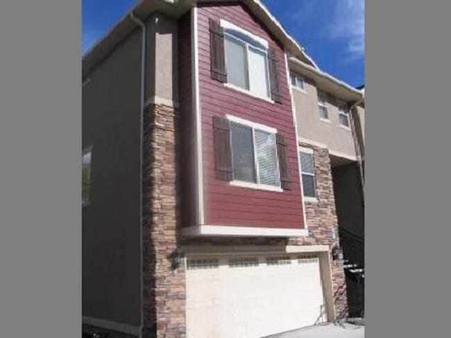 Building Photo - 625 E 200 S