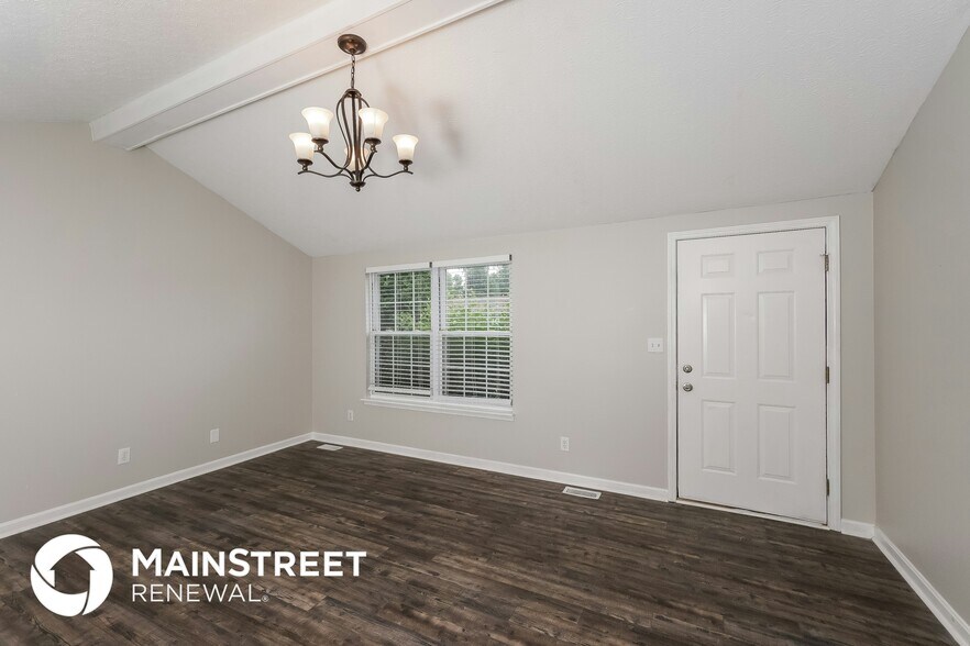 Building Photo - 523 River Oaks Dr