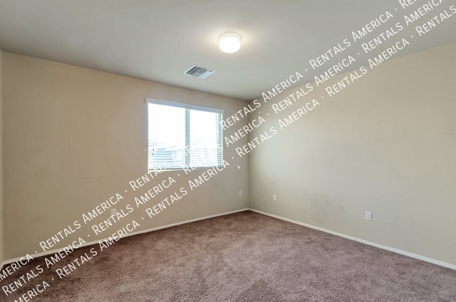 Building Photo - 3830 E 3rd St