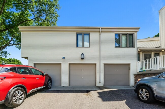 Building Photo - 373 Elan Ct