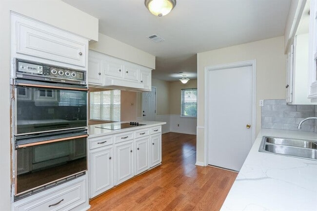 Building Photo - 8215 Wimbledon Ln