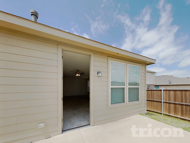 Building Photo - 2604 Wheeler Ave