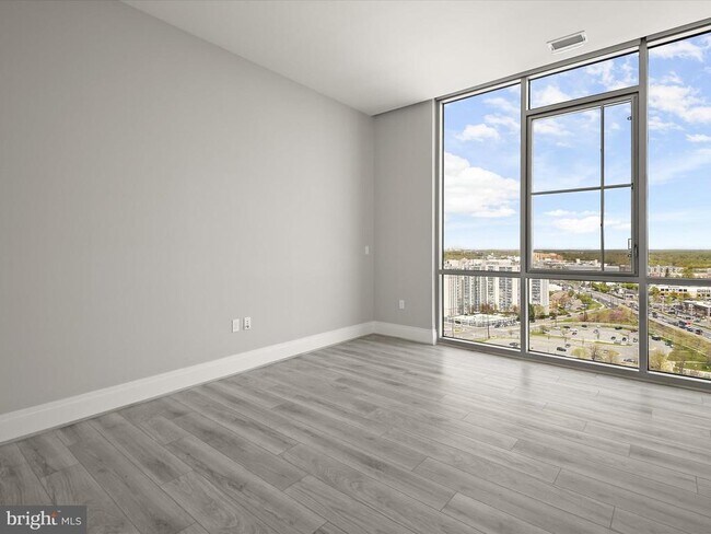 Building Photo - 930 Rose Ave