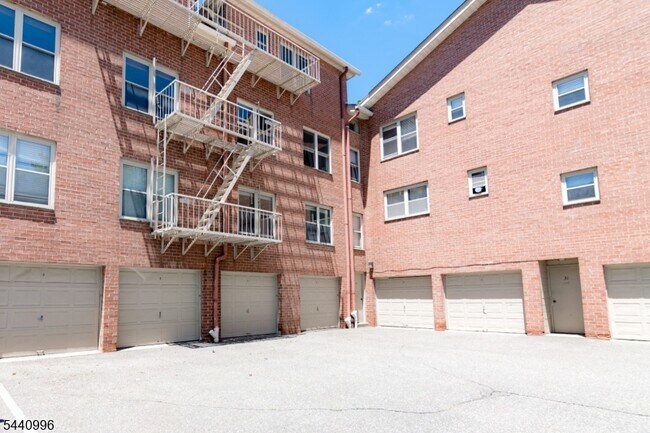 Building Photo - 29 Upper Mountain Ave