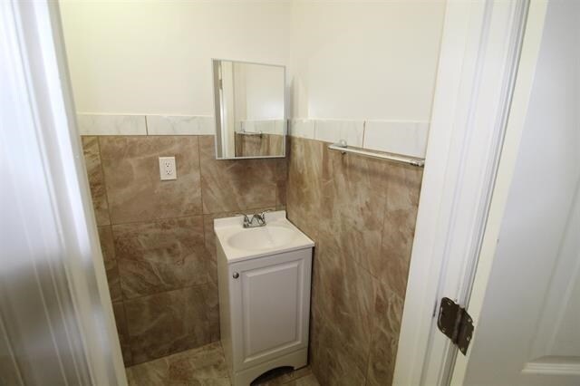 Building Photo - 118 Clinton Ave