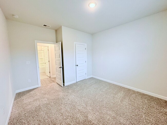 Building Photo - 220 Coulter Ct