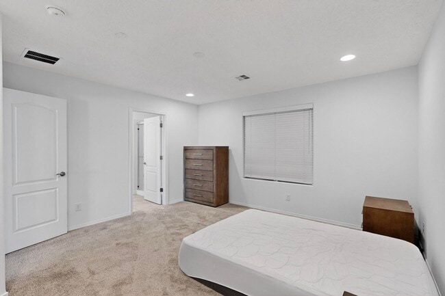 Building Photo - 108 Hue St