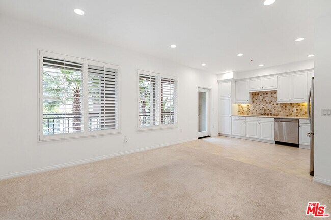 Primary Photo - 6020 S Seabluff Dr