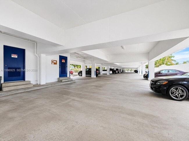 Building Photo - 2370 NE 135th St