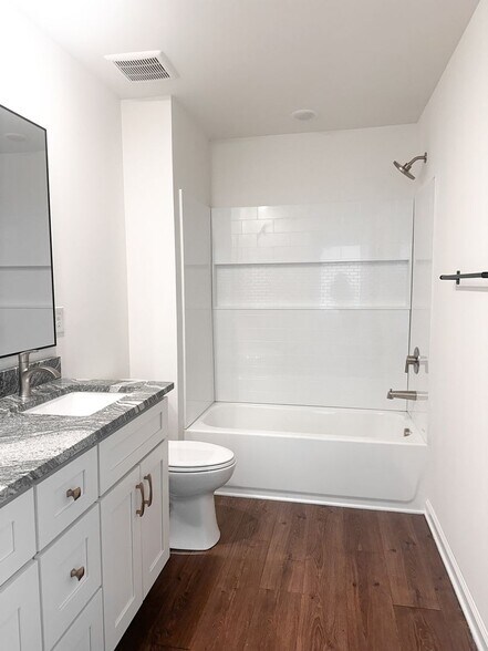 Building Photo - 3851 Longmore Ln