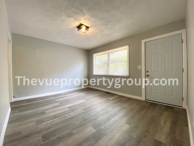 Building Photo - DEPOSIT MOVES YOU IN! NO RENT UNTIL AUGUST...