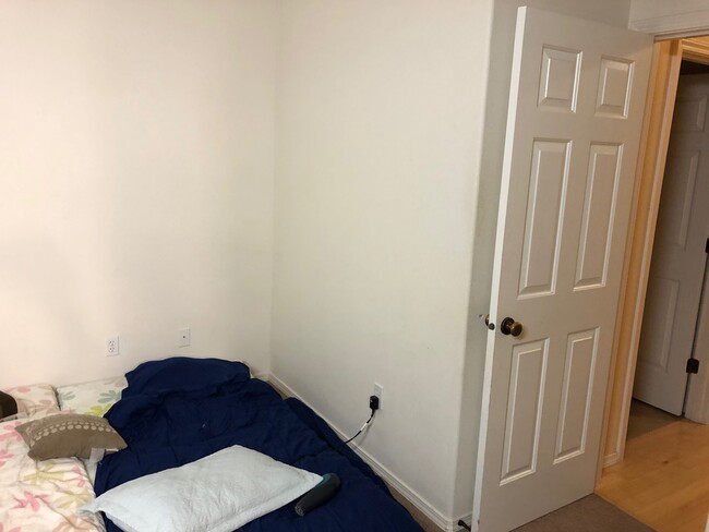 Building Photo - 525 S Glenmoor Dr