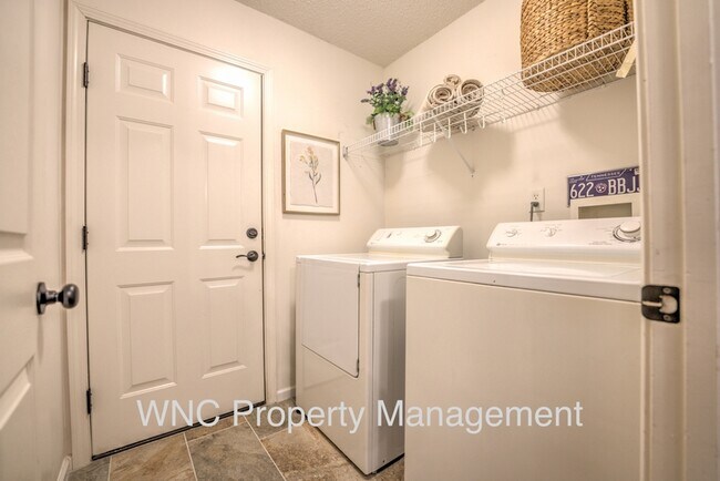 Building Photo - 302 Creeks End Cir