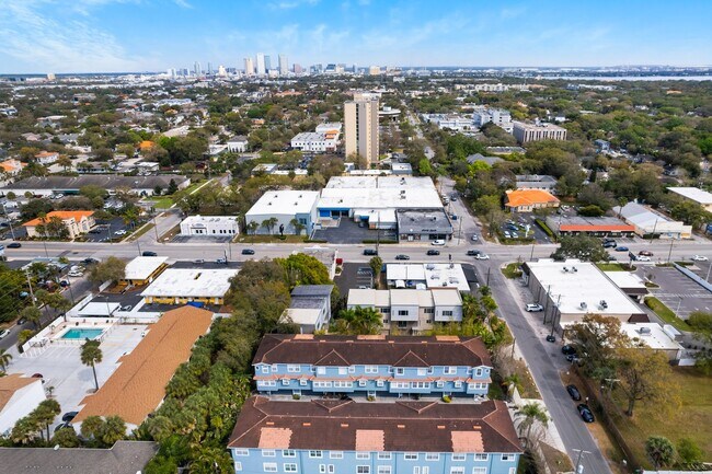 Building Photo - 3111 W De Leon St