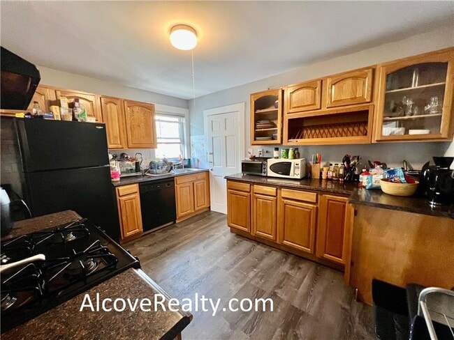 Building Photo - 37 Sterling St