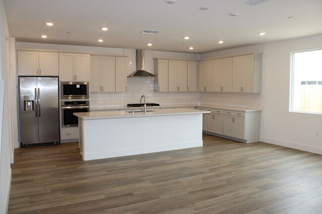 Building Photo - 8041 Roundhouse Lp