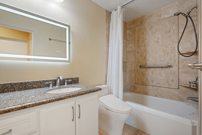 Building Photo - 450 Por La Mar Cir