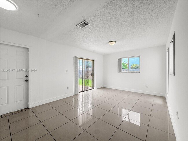Building Photo - 9103 SW 38th St