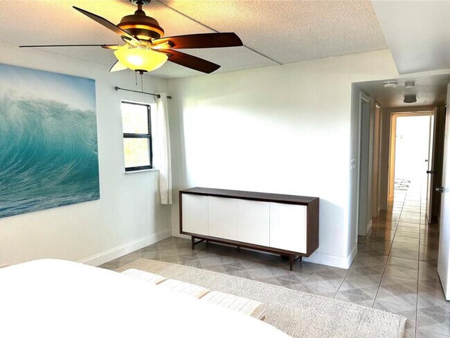 Building Photo - 1975 SE 3rd St