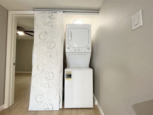 Building Photo - 1801 Stoney Brook Dr