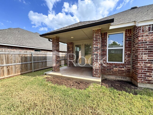 Building Photo - 1113 Magnolia Dr