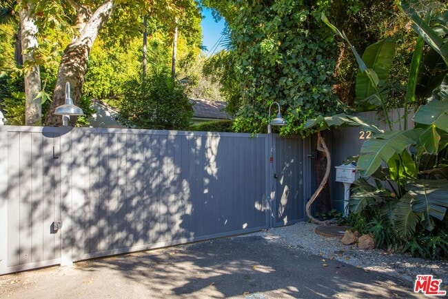 Building Photo - 2230 Fink St