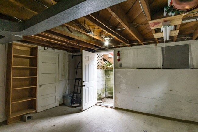 Building Photo - 2Bd/1Ba Seattle House