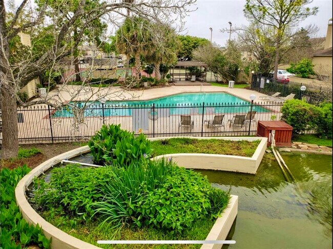 Building Photo - 9317 Pagewood Ln