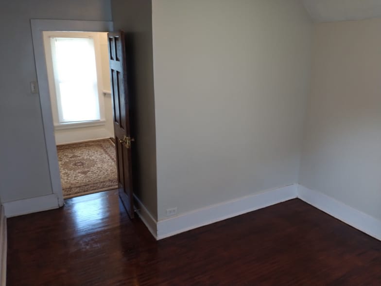 Building Photo - 2720 N Girard Ave