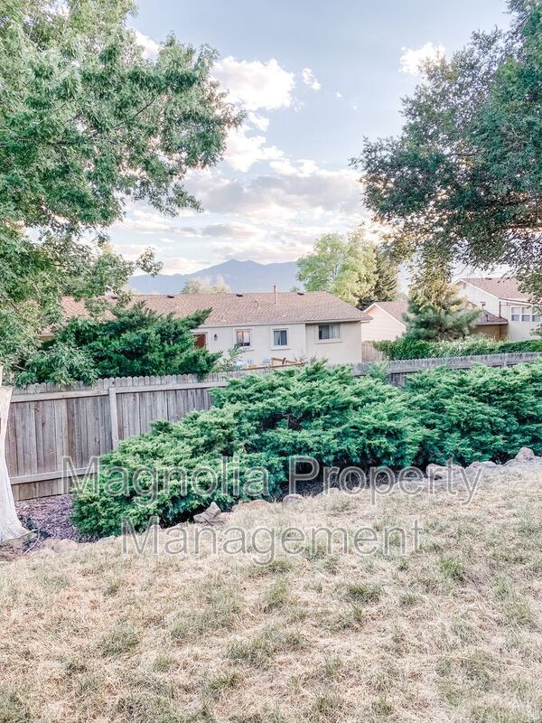 Building Photo - 1187 Applewood Dr