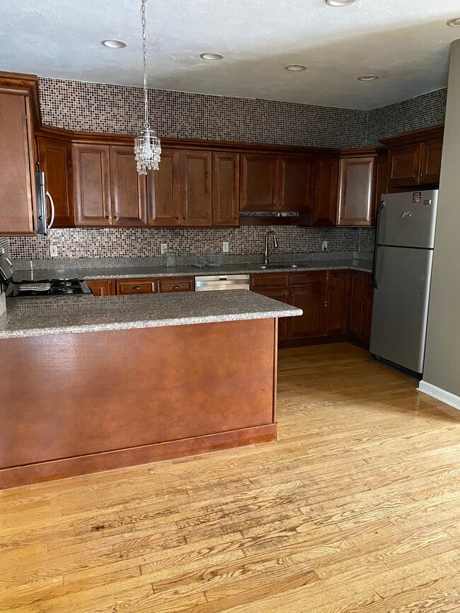 Building Photo - 327 38th St