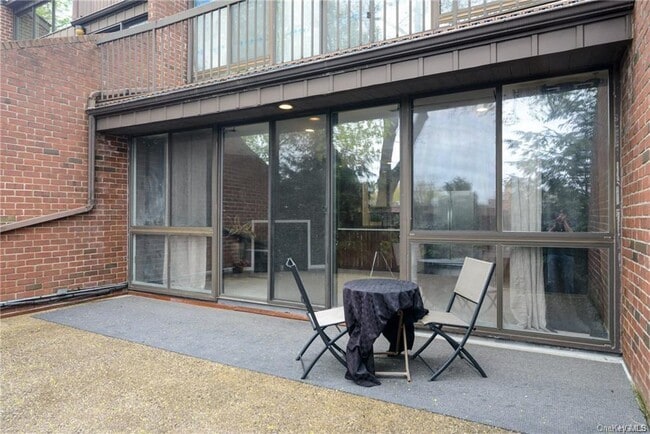 Building Photo - 150 N Bedford Rd