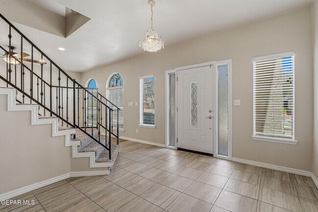 Building Photo - 825 Dulce Tierra Dr