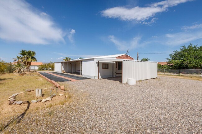 Building Photo - Home in Desert Springs