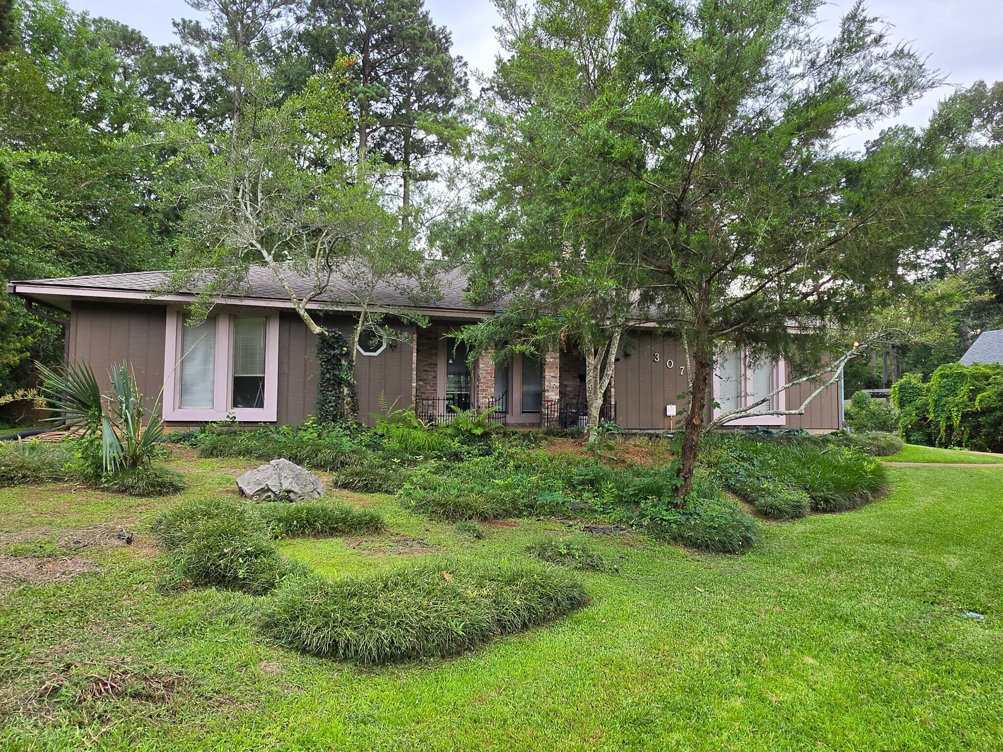 Building Photo - 307 Lakeside Dr
