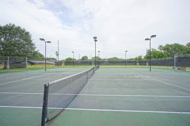 Building Photo - 918 Featherbrook Ct