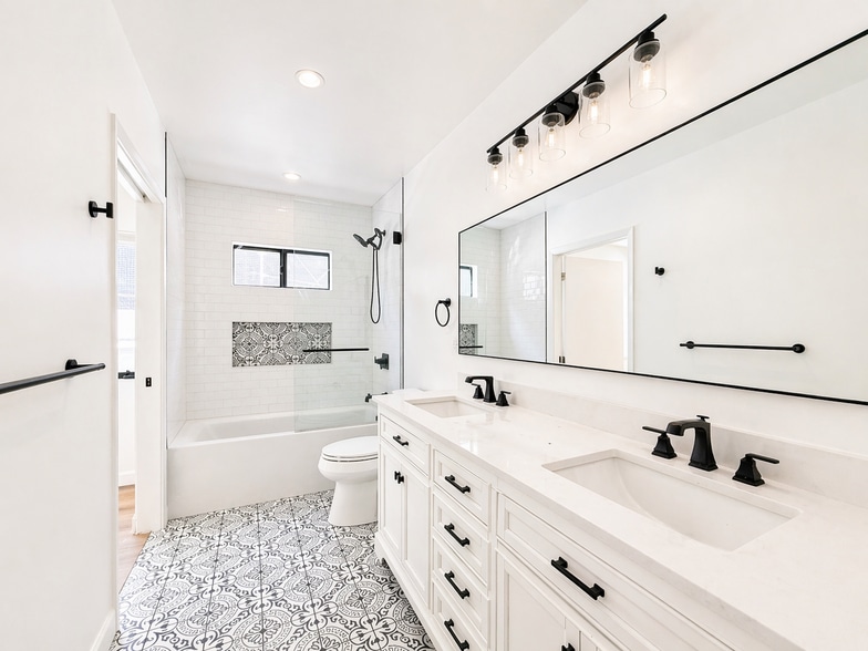 Building Photo - 818 N Genesee Ave