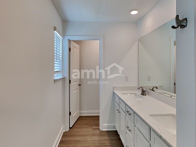 Building Photo - 6561 Atlantic Bch Ave
