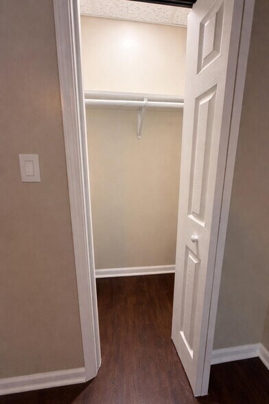 Closet - 2524 Dunhaven Gln