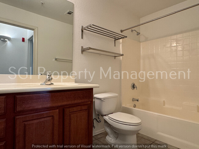 Building Photo - Great Phoenix Condo for Rent!