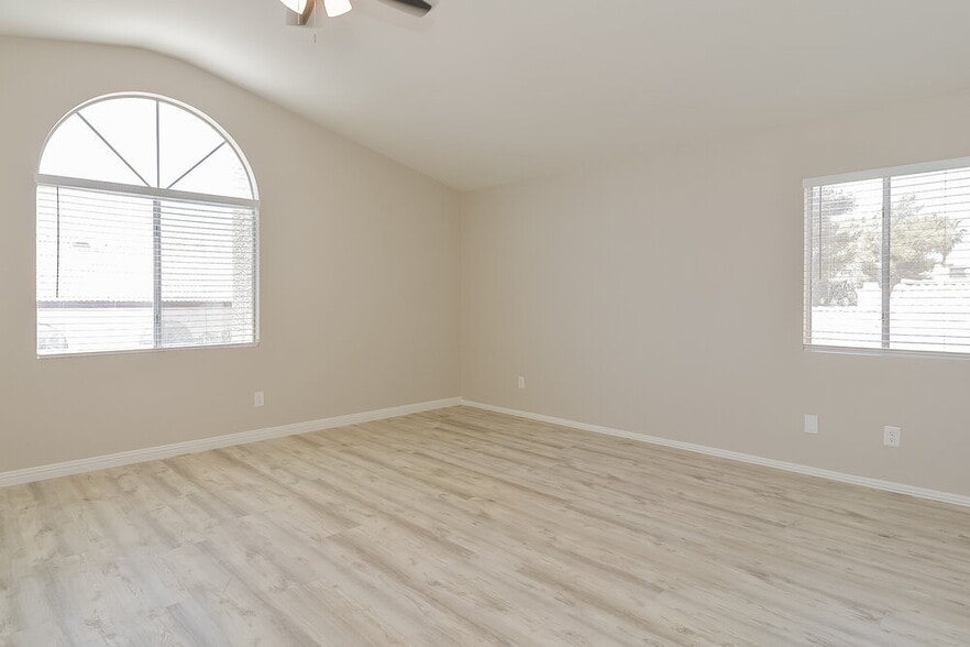 Building Photo - 1725 Autumn Rust Dr