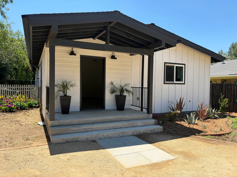 Front of Property - 19334 Topham St